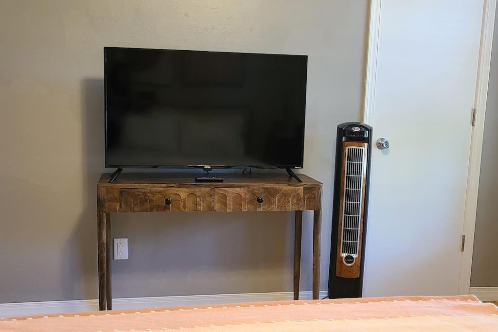 Centrally Located In Rogers And Bentonville! -Private Rooms エクステリア 写真