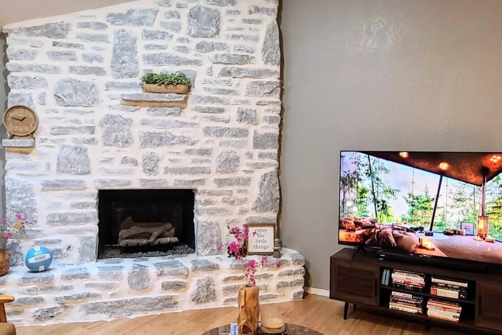 Centrally Located In Rogers And Bentonville! -Private Rooms エクステリア 写真