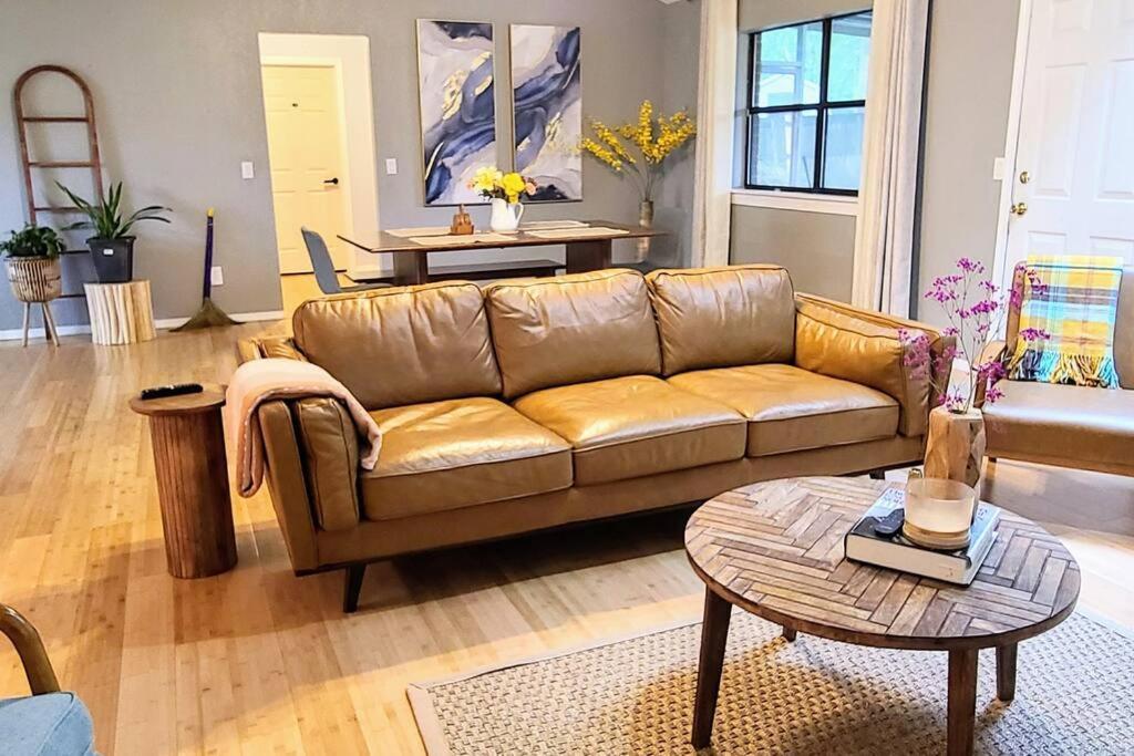 Centrally Located In Rogers And Bentonville! -Private Rooms エクステリア 写真
